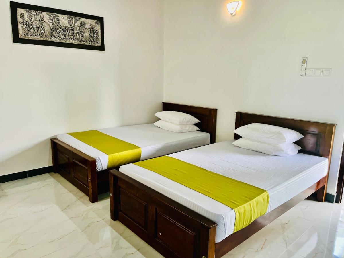Aura Villa Polonnâruvâ Extérieur photo