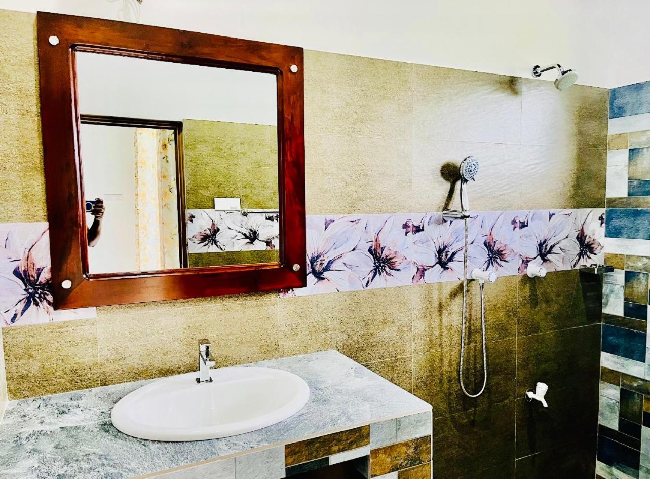 Aura Villa Polonnâruvâ Extérieur photo